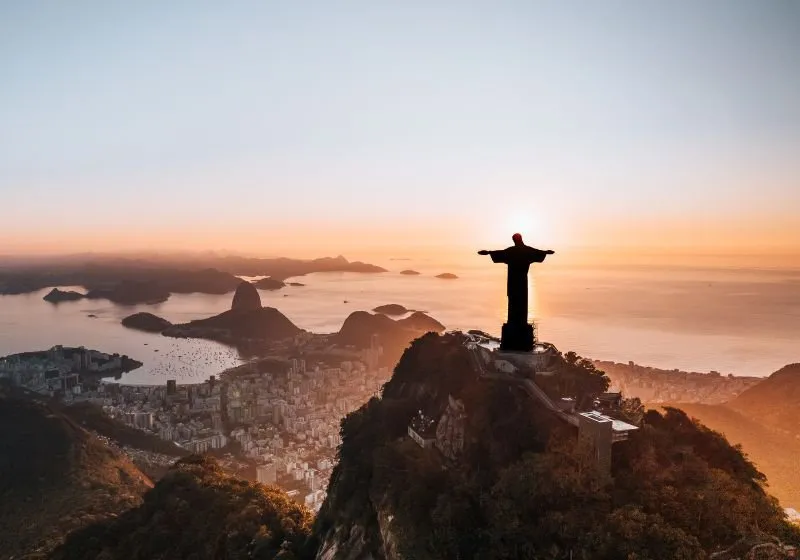cidade de Rio de Janeiro com a estatua da liberdade 