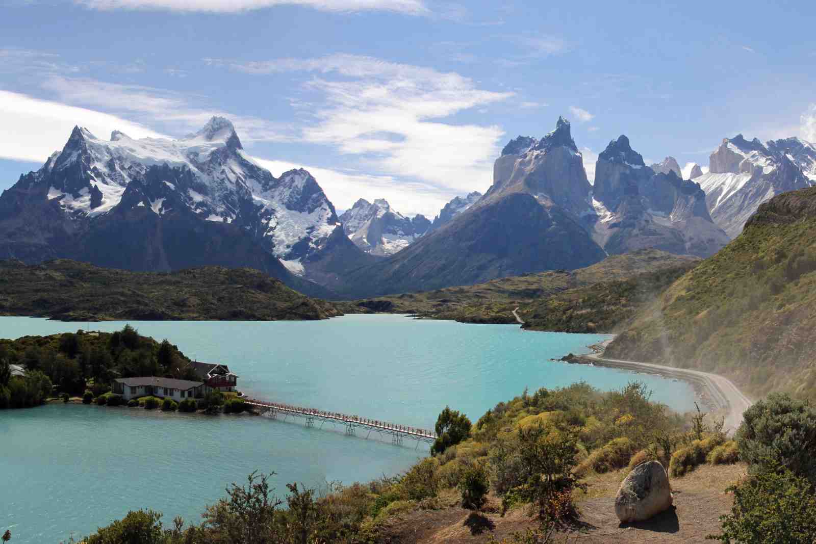 paisagens com varias montanhas na patagonia