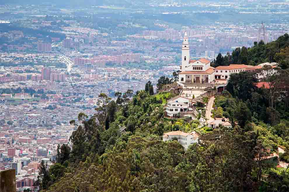 Cerro Monserrate com vista patronímico para Bogotá