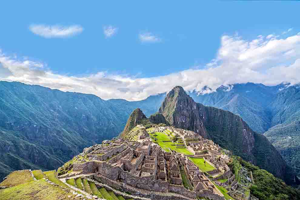 vista paronamica do Machu Picchu no Peru em um dia ensolarado