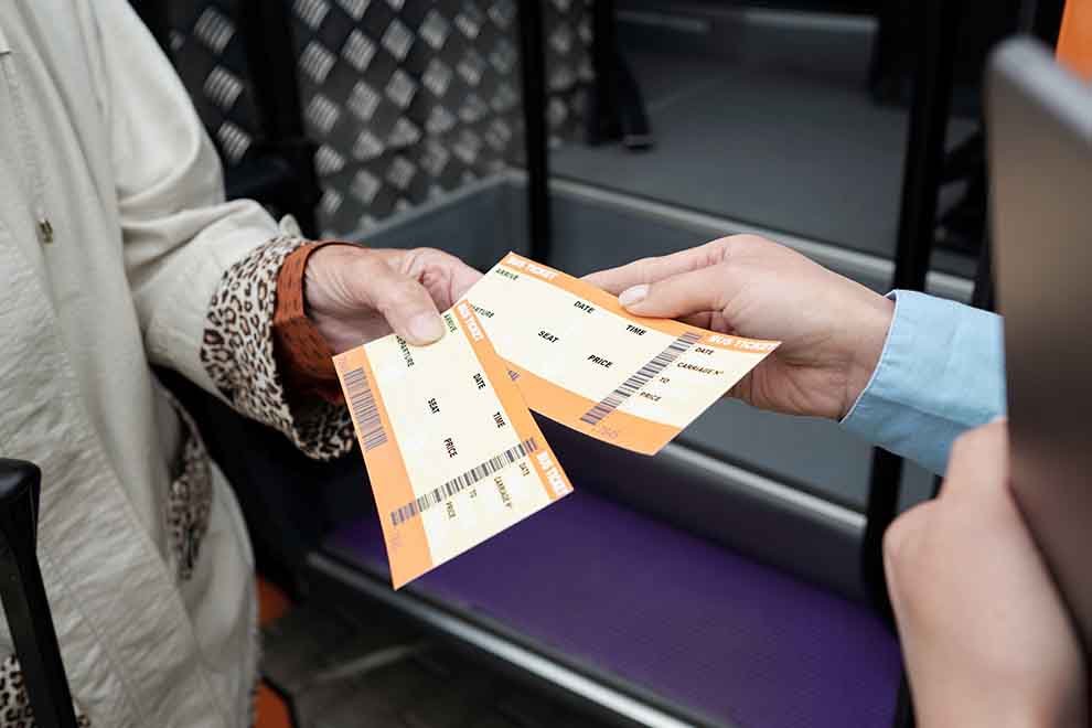 Entrega de ingressos durante uma viagem