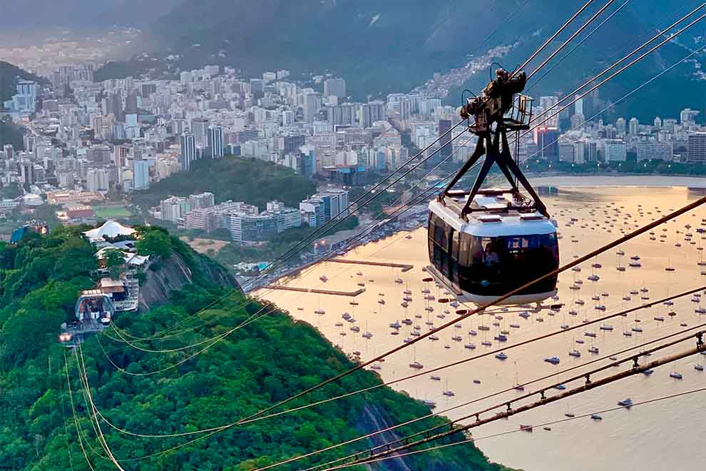 Bondinho do Pão de Açúcar com vista para a cidade do Rio