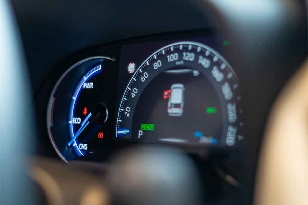 Painel do carro mostrando medidores e indicadores